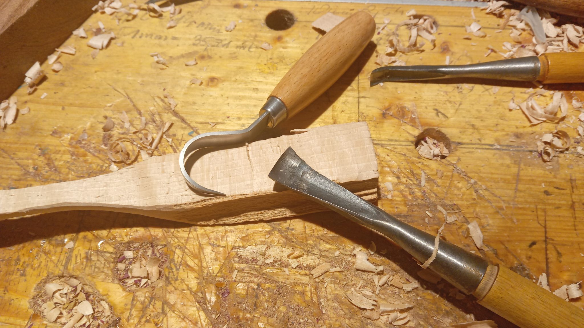 Schälmesser und Hohlbeitel